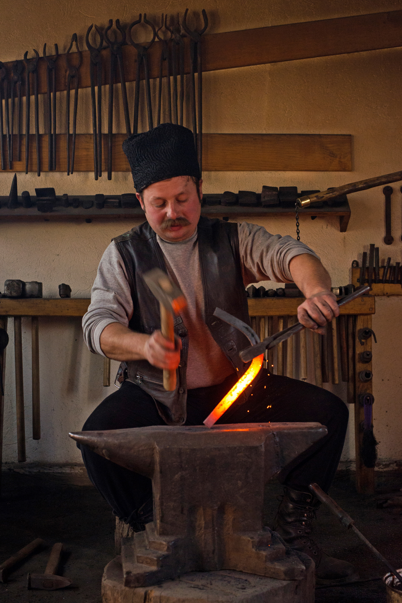 Făurarul satului - Cigánykovács - The blacksmith